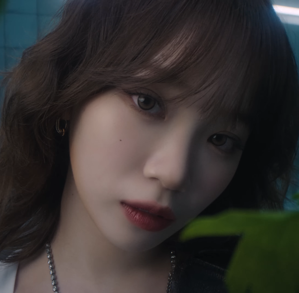 Chaewon / DUNE Oblong Earring