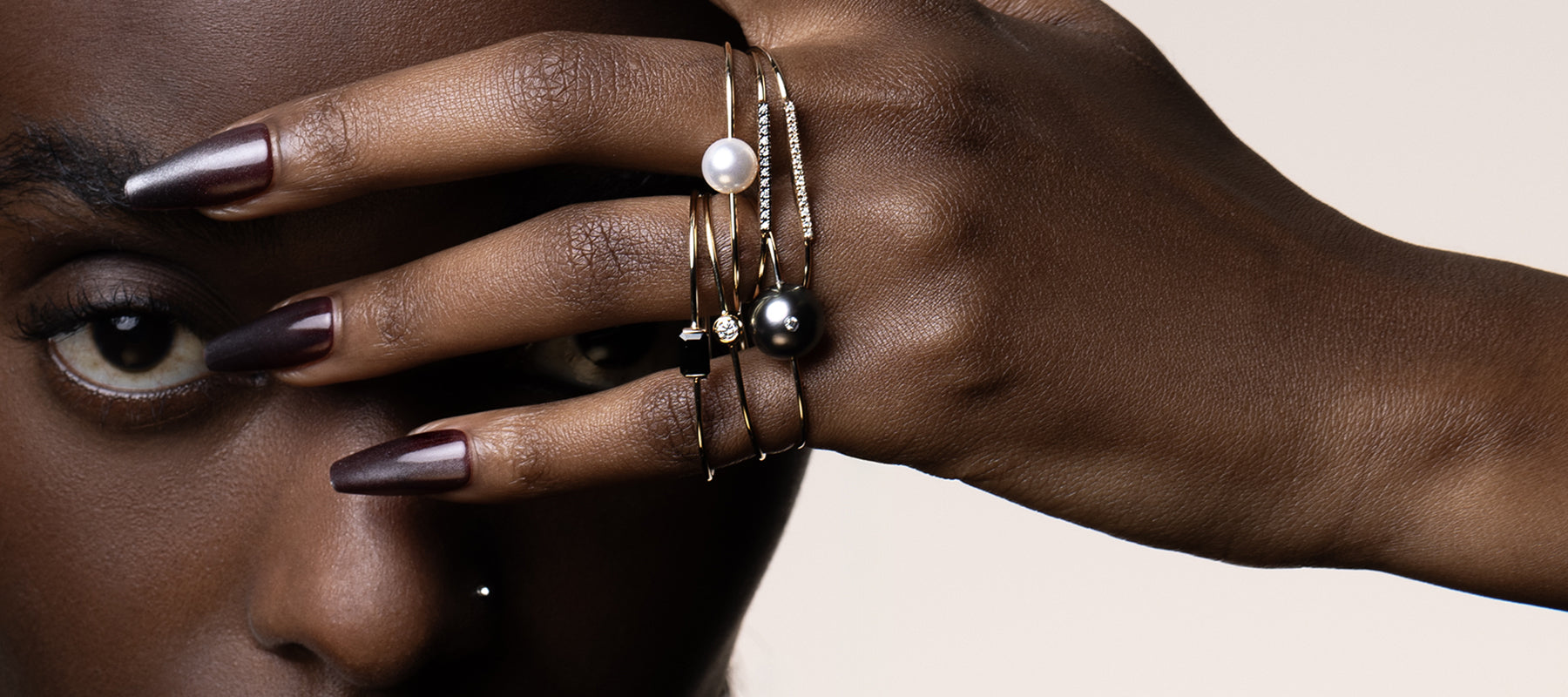 DOUBLE FINGER RINGS: A NEW SIGNATURE