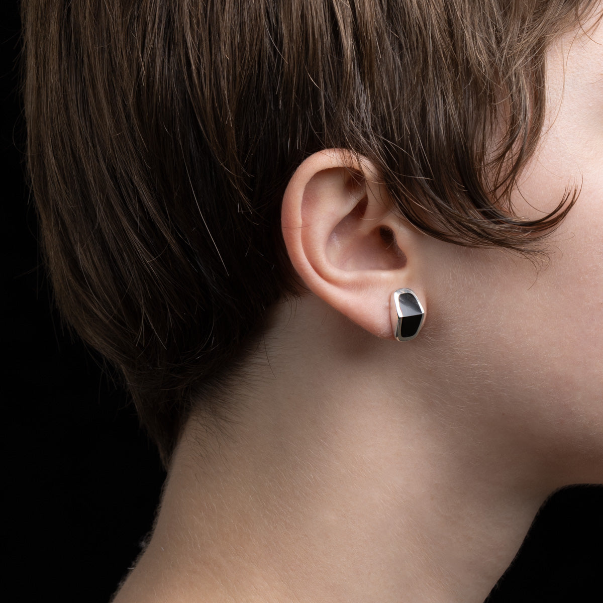 EQUINOX-Pyramid Onyx Narrow Earring
