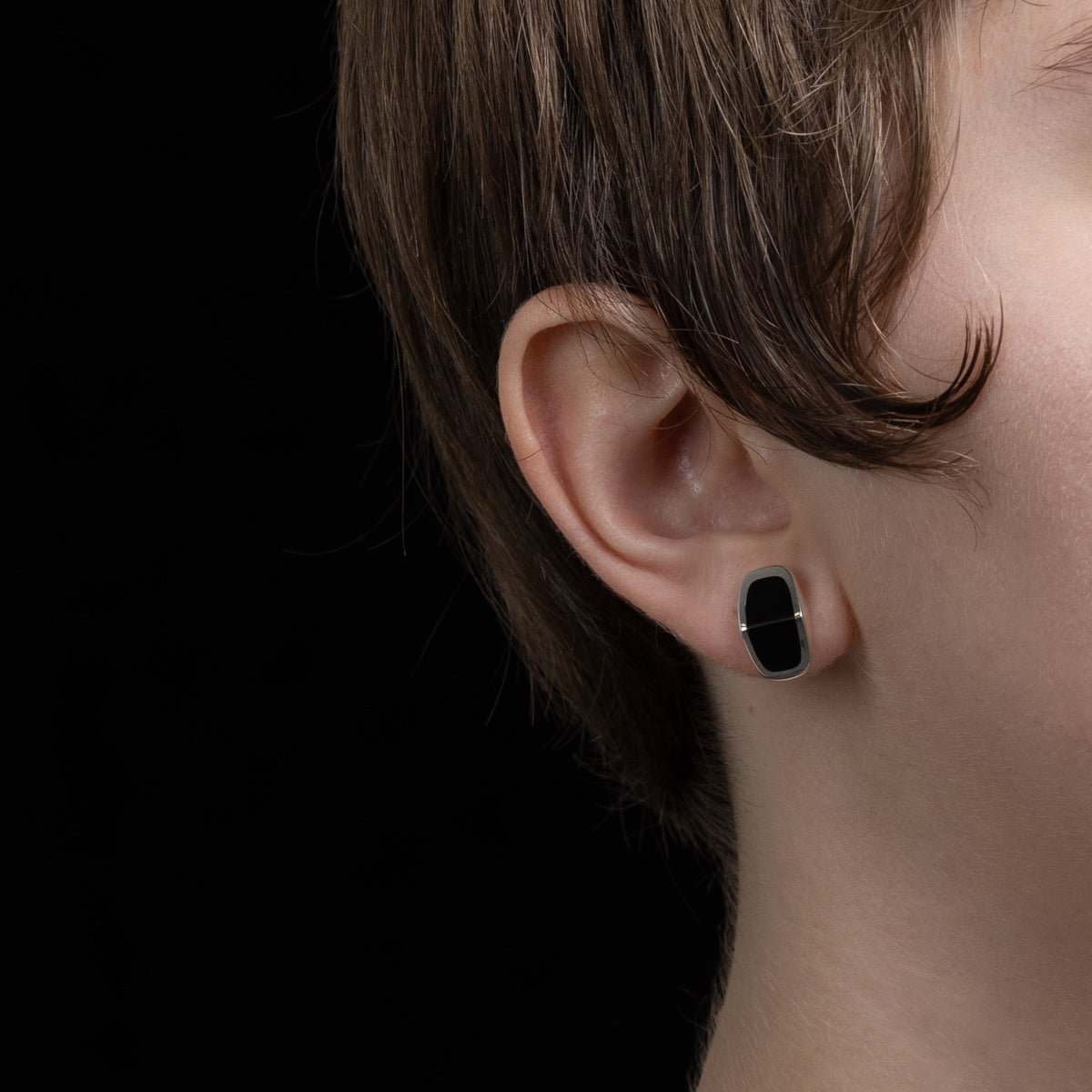 EQUINOX-Pyramid Onyx Narrow Earring