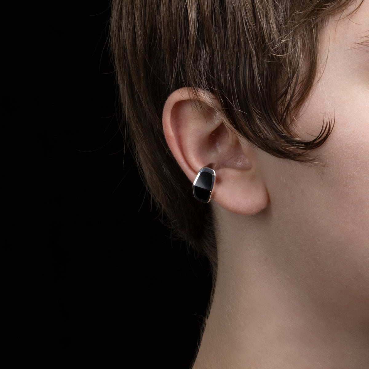 EQUINOX-Pyramid Onyx Ear Cuff