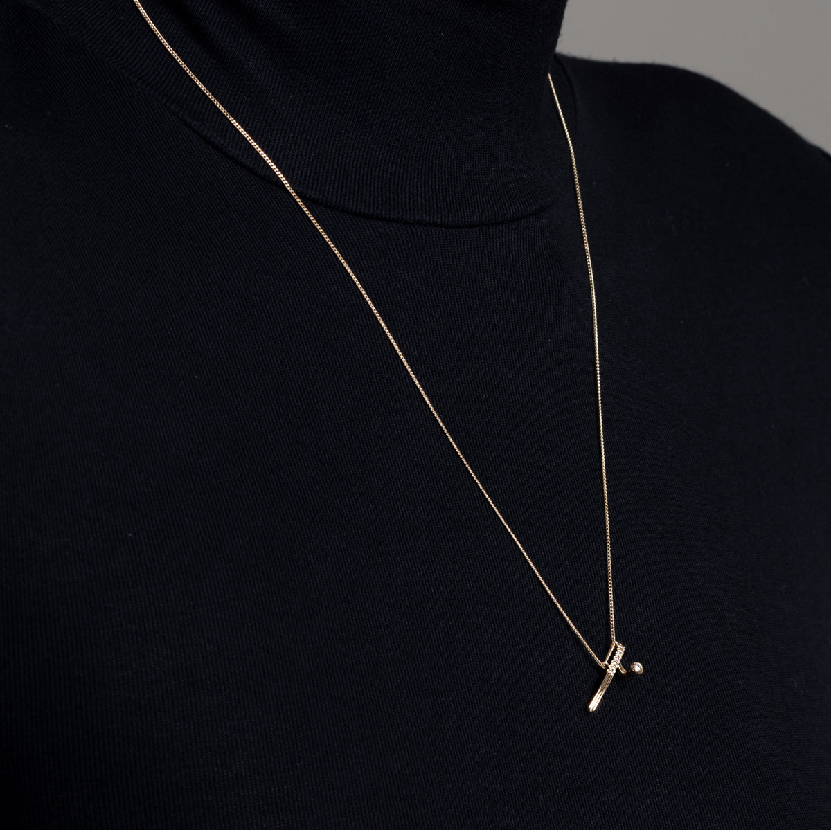 DROSERA Diamond Short Bar Necklace
