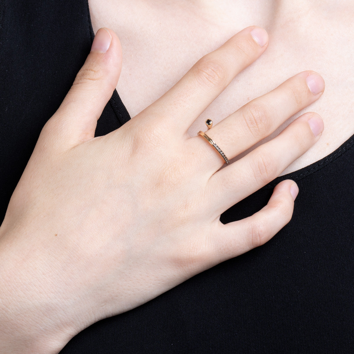【Made-To-Order】DROSERA Black and White Diamond Ring