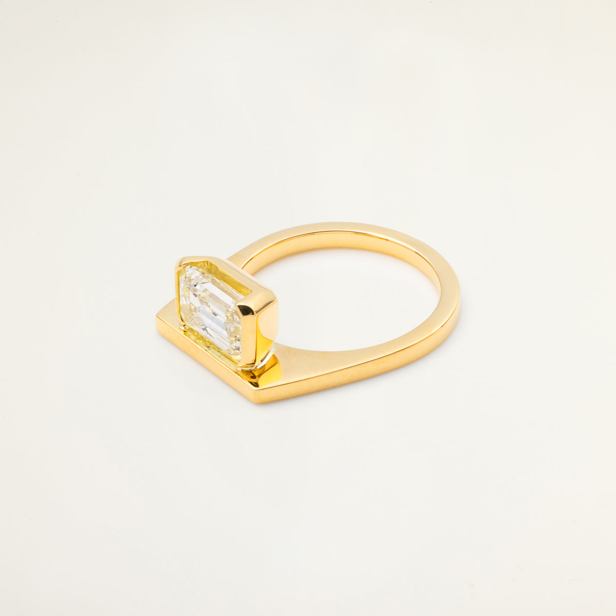 【Made-To-Order】L.a.brown HYPNOTIC Emerald Cut Diamond Ring