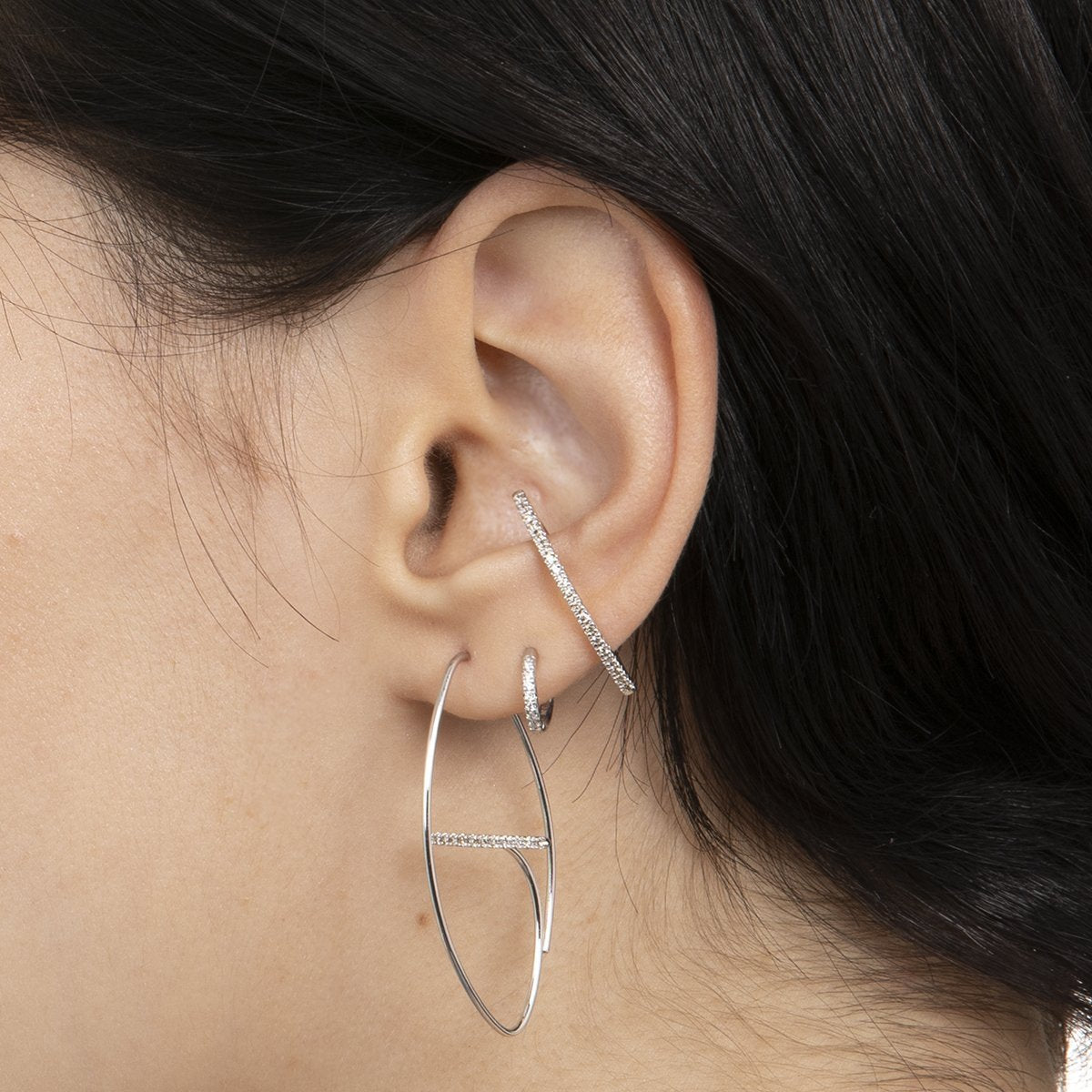 GOSSAMER Diamond Bar Floating Oval Earring Medium size