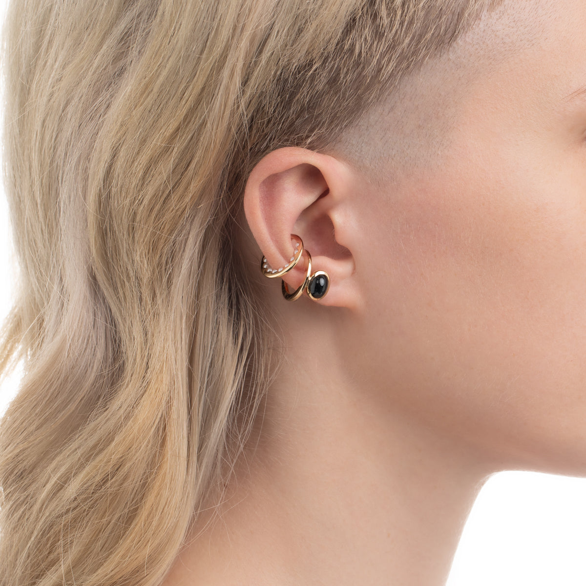 BIRD OF PARADISE Ear Cuff w/ Cabochon Black Sapphire