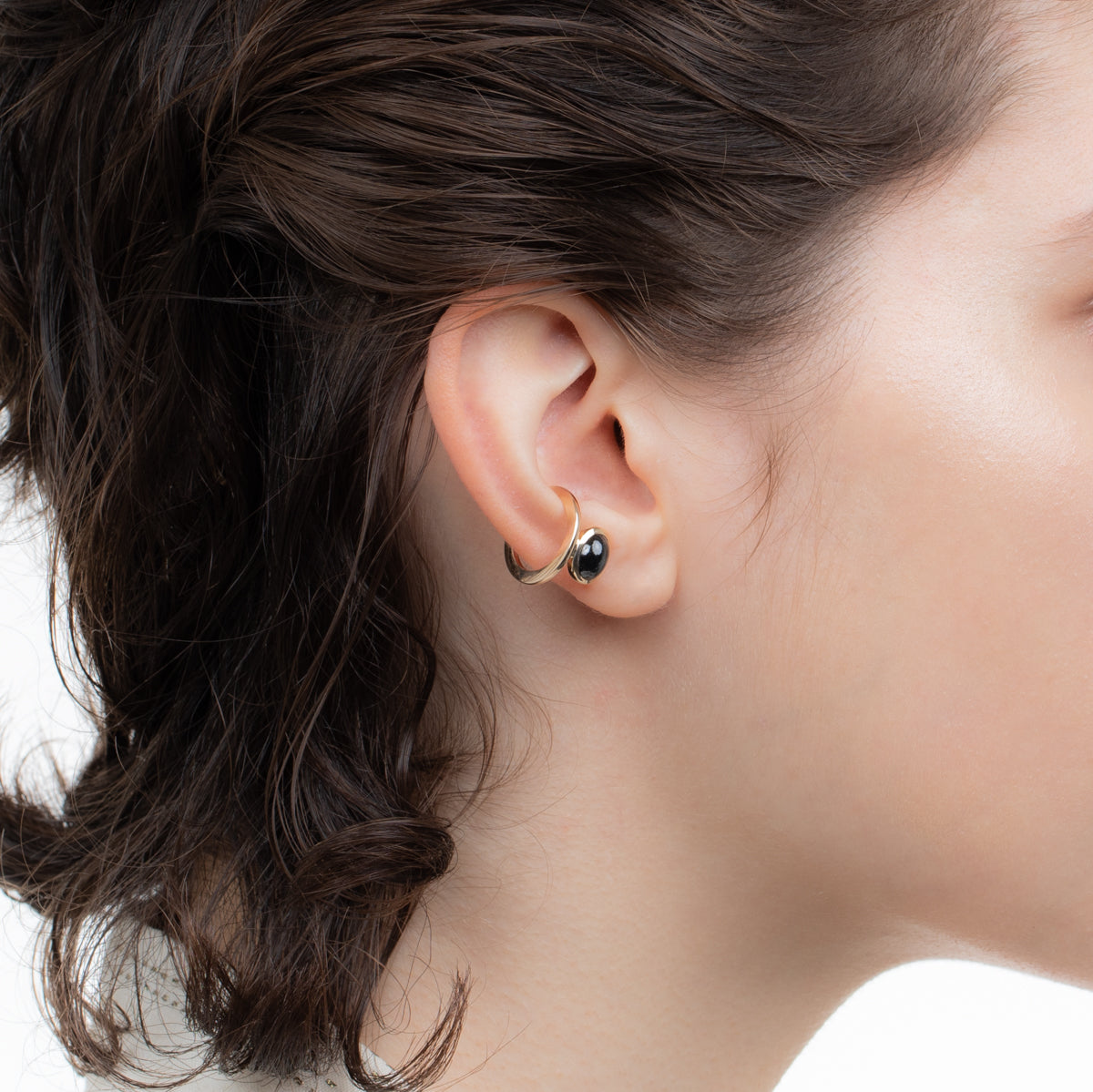 BIRD OF PARADISE Ear Cuff w/ Cabochon Black Sapphire