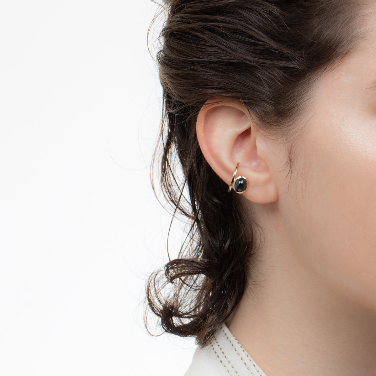 BIRD OF PARADISE Ear Cuff w/ Cabochon Black Sapphire