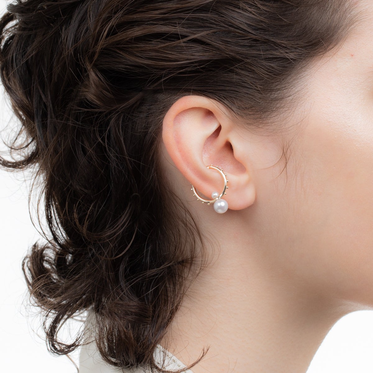 SEA ANEMONE Pearl Ear Cuff