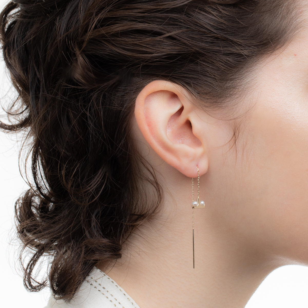BELUGA Chain Earring