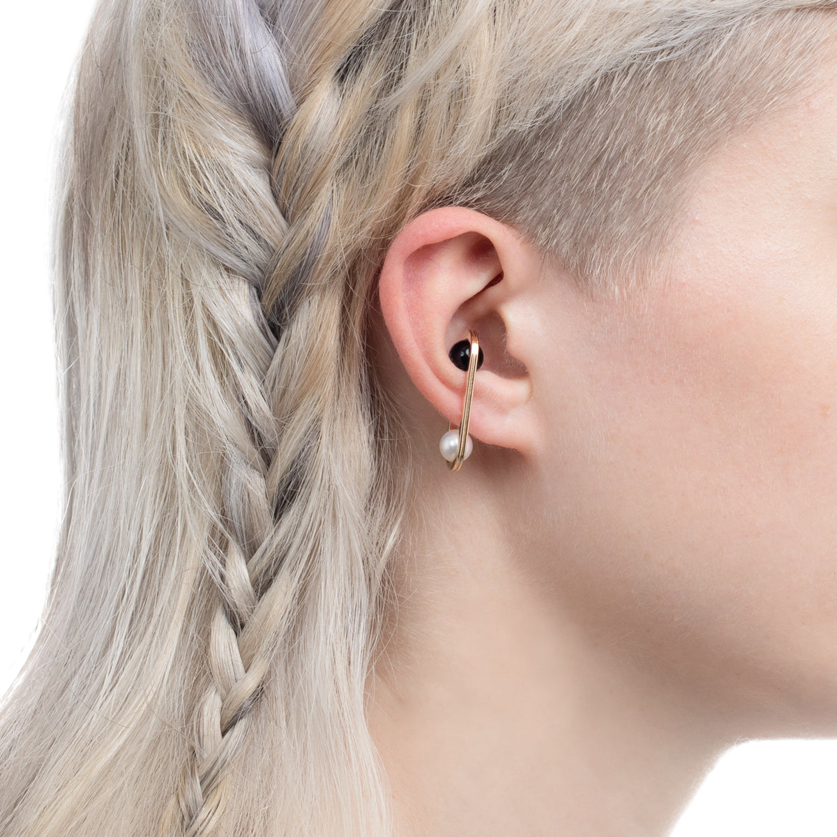 BELUGA Onyx Pearl Ear Cuff