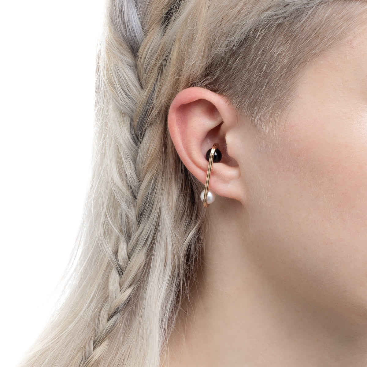 BELUGA Onyx Pearl Ear Cuff