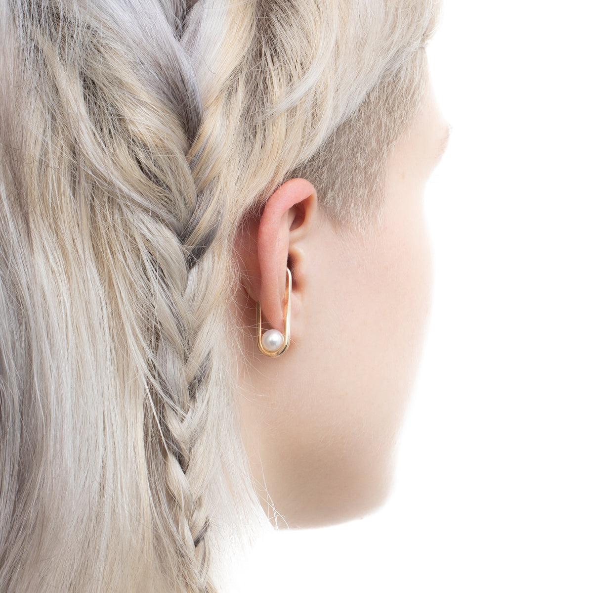 BELUGA Onyx Pearl Ear Cuff