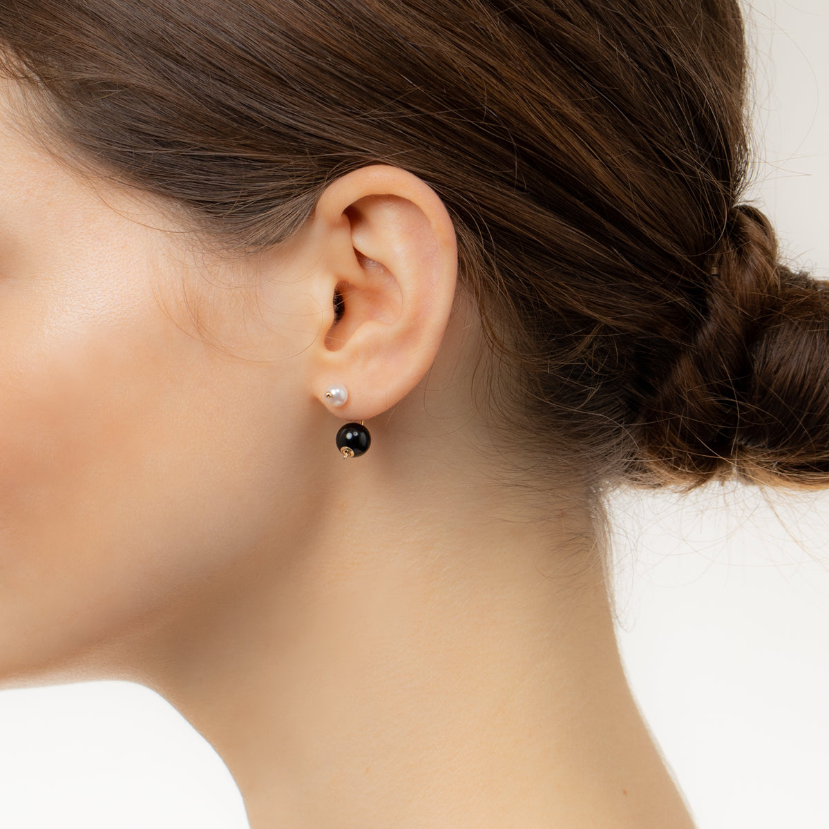 BUMBLE BEE Pearl Onyx Earring