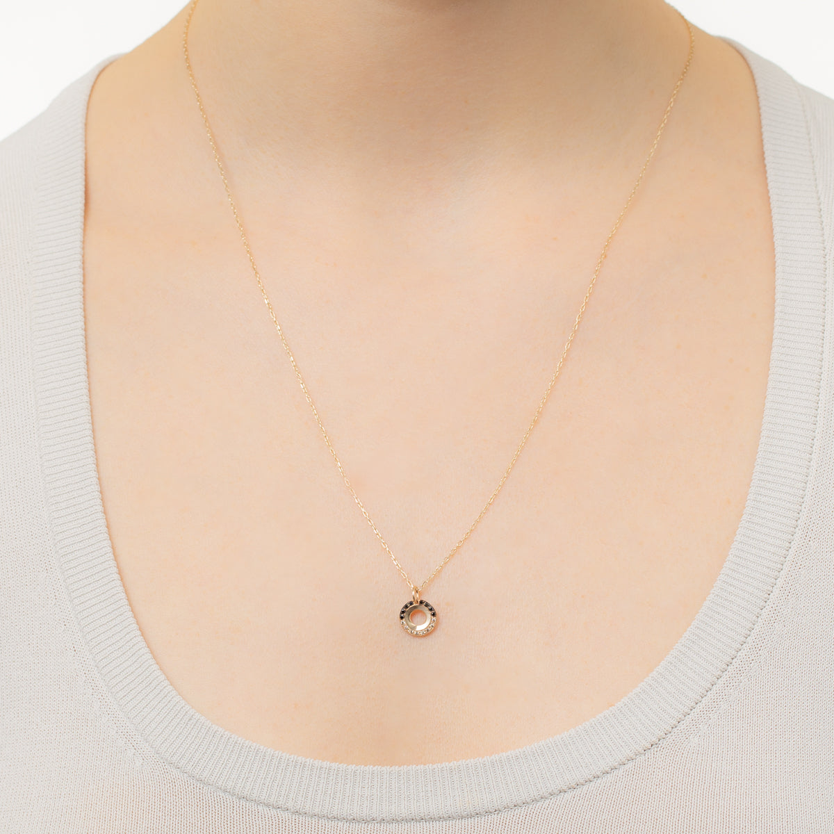 【Made-To-Order】WHEEL OF FORTUNE White and Black Diamond Necklace