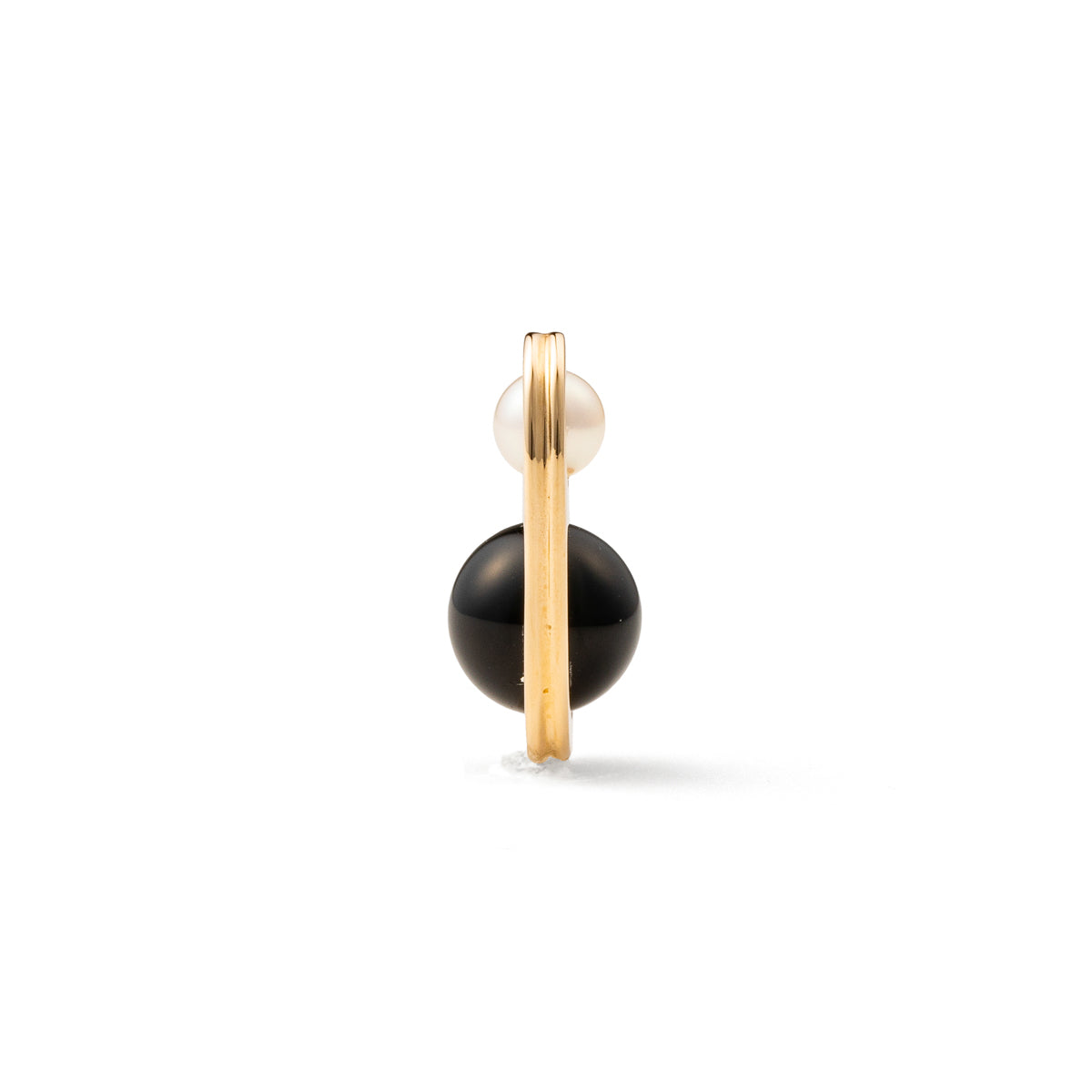 BELUGA Pearl Onyx Earring