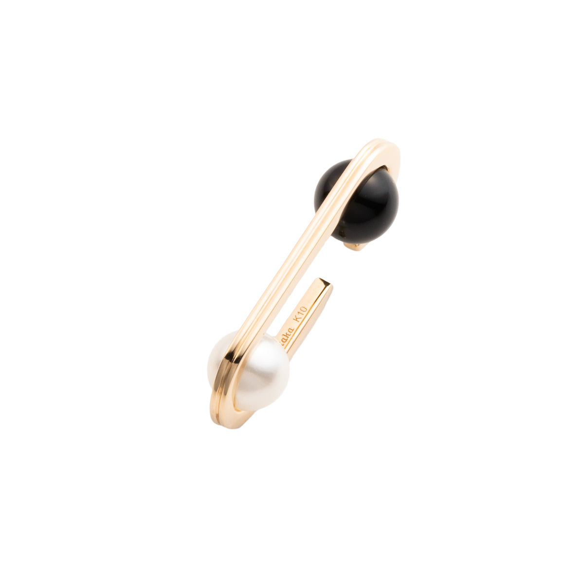 BELUGA Onyx Pearl Ear Cuff
