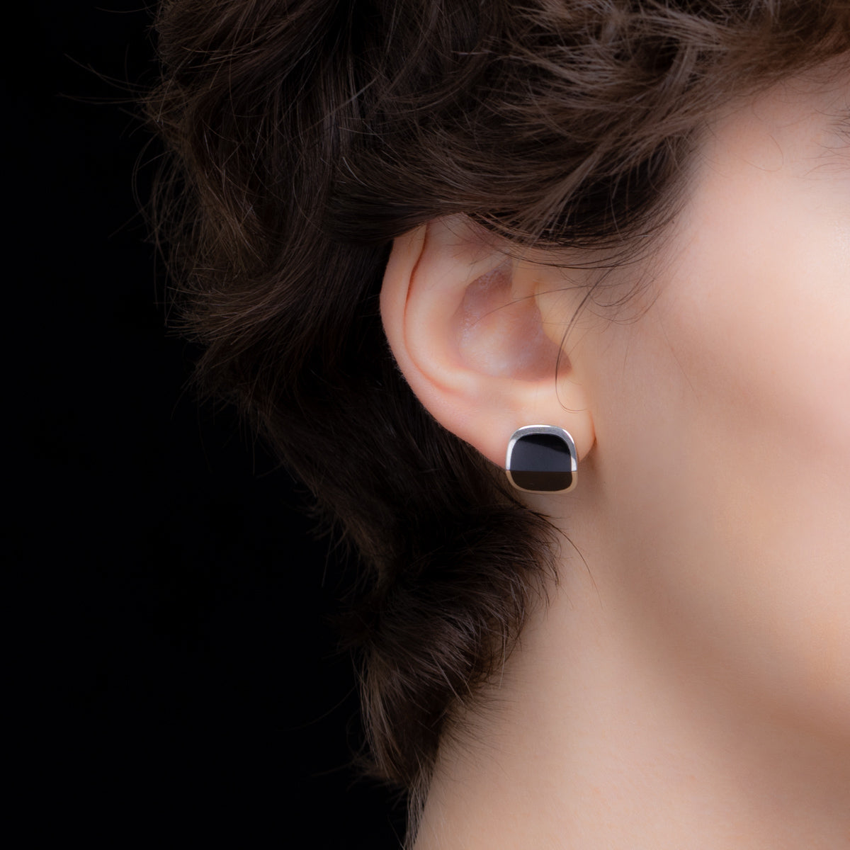 EQUINOX-Pyramid Onyx Earring