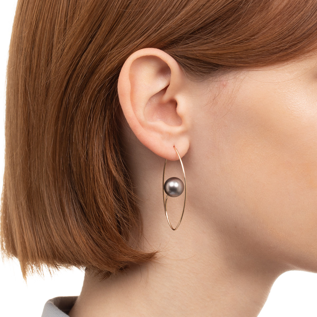 Tahiti Pearl Floating Oval Earring Medium size