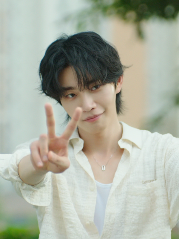 Kim Jae Young / BELUGA Oblong Diamond Necklace