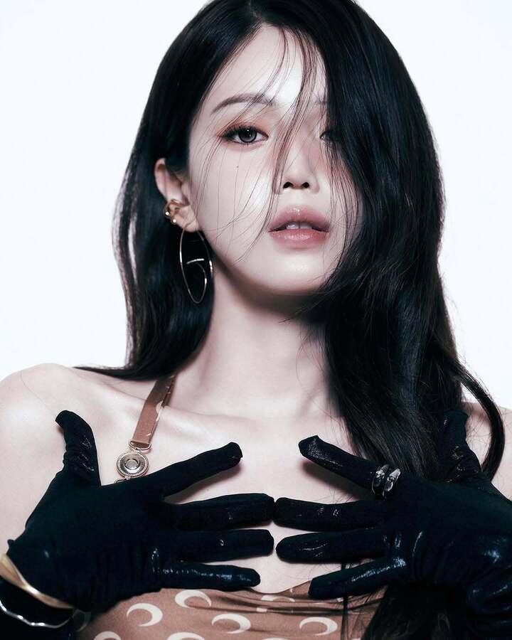 KIM ARIN / GOSSAMER Floating Oval Earring