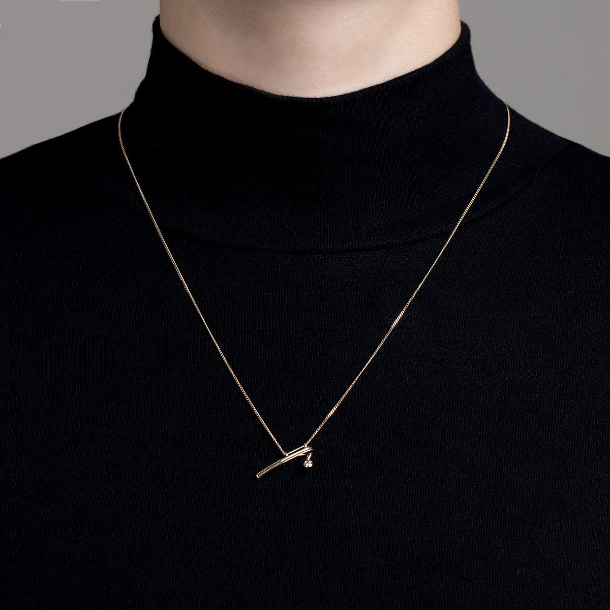 DROSERA Diamond Short Bar Necklace