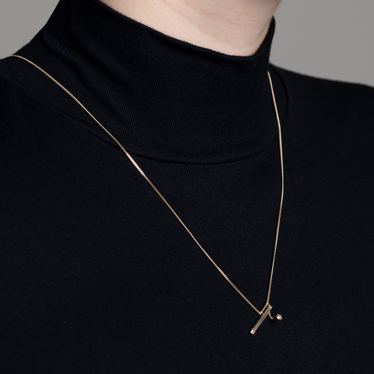 DROSERA Diamond Short Bar Necklace