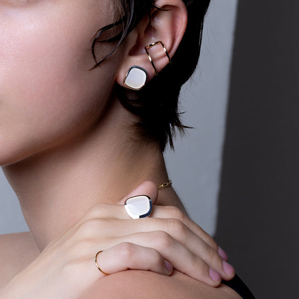 Look 120 "EQUINOX"-Pyramid White Agate Earring
