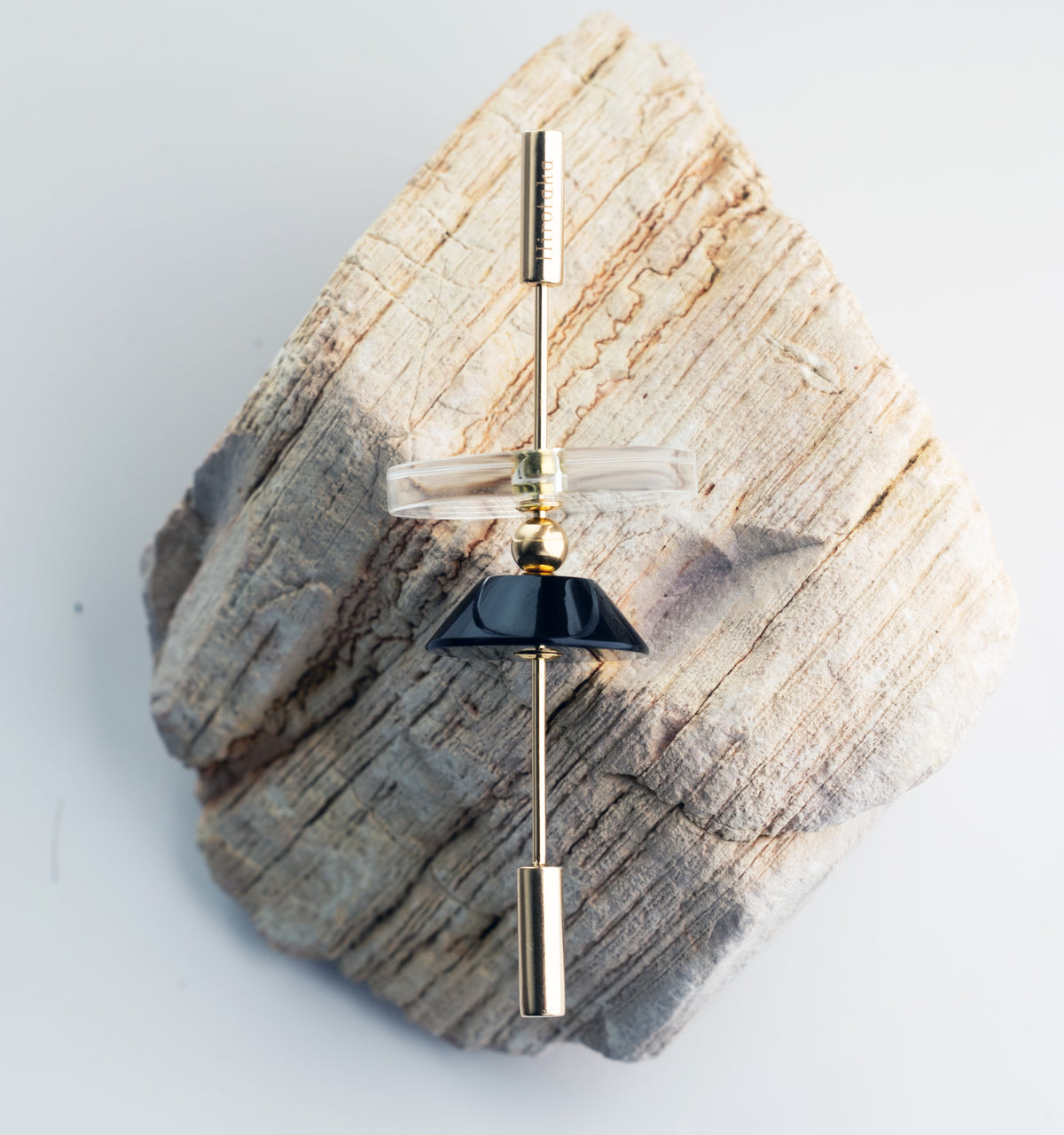 【SPECIAL RECOMMENDATION】 SPEAR Earring with Quartz stone and Onyx Stone