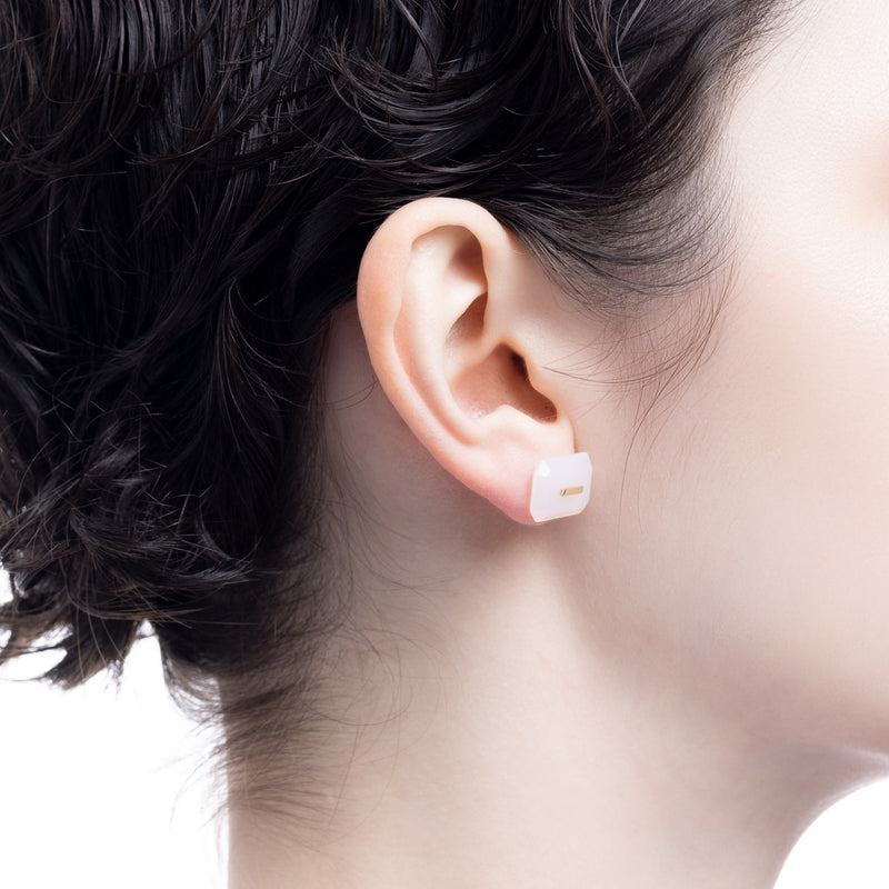 【Available from March 5】BIRD OF PARADISE Naked Rectangle Stone Stud Earring, White Chalcedony