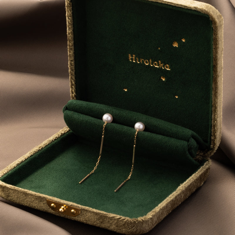 HOLIDAY GIFT SET Akoya Pearl Toggle Earring
