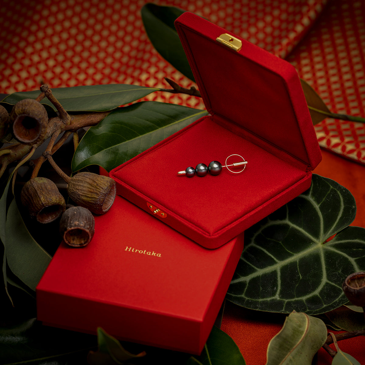 HOLIDAY GIFT SET PUNCTURE Back Spear Door Knocker Tahiti Pearl Earring