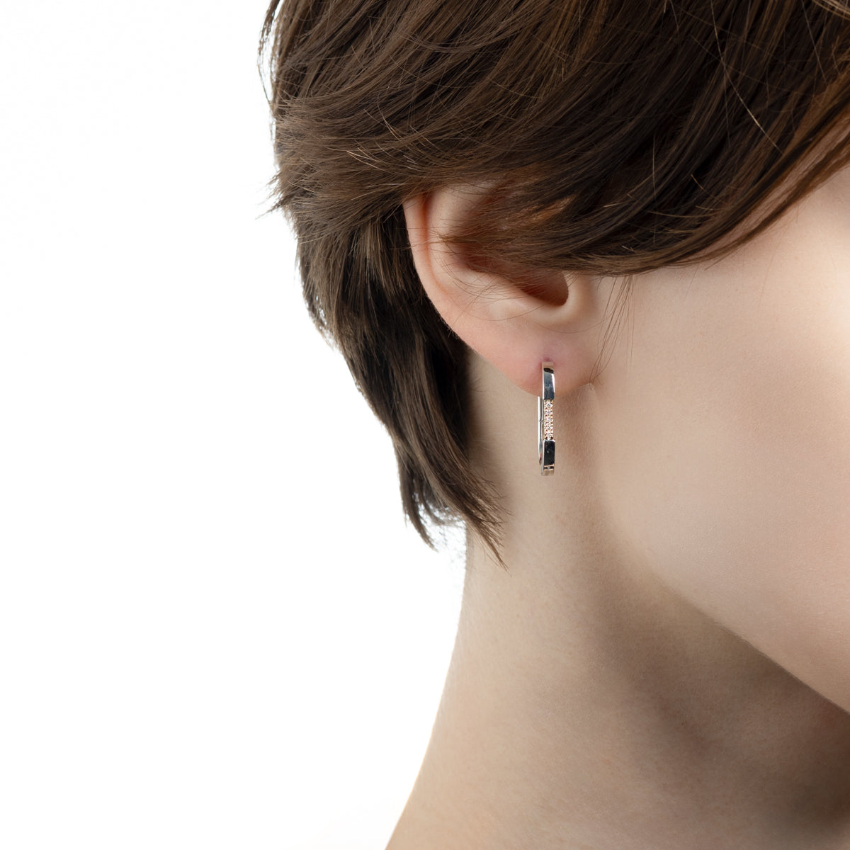 MANHATTAN Crosby Diamond Hoop Earring Medium size