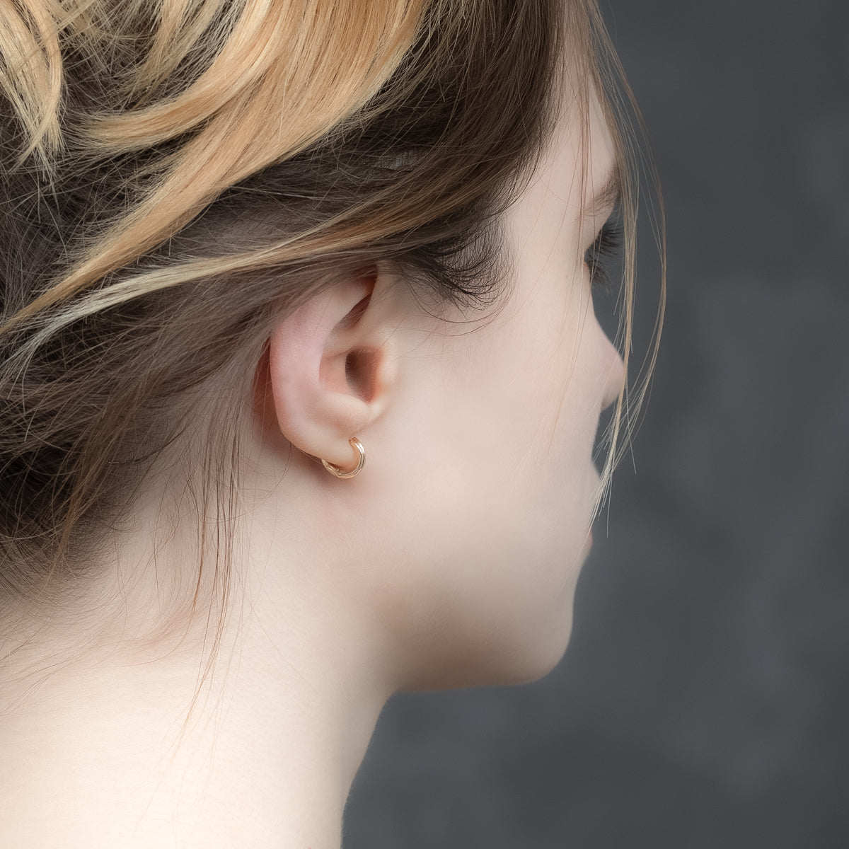 18K DUNE Oval Hoop Earring Small size